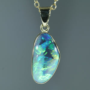 Lightning Ridge Opal Gold Pendant