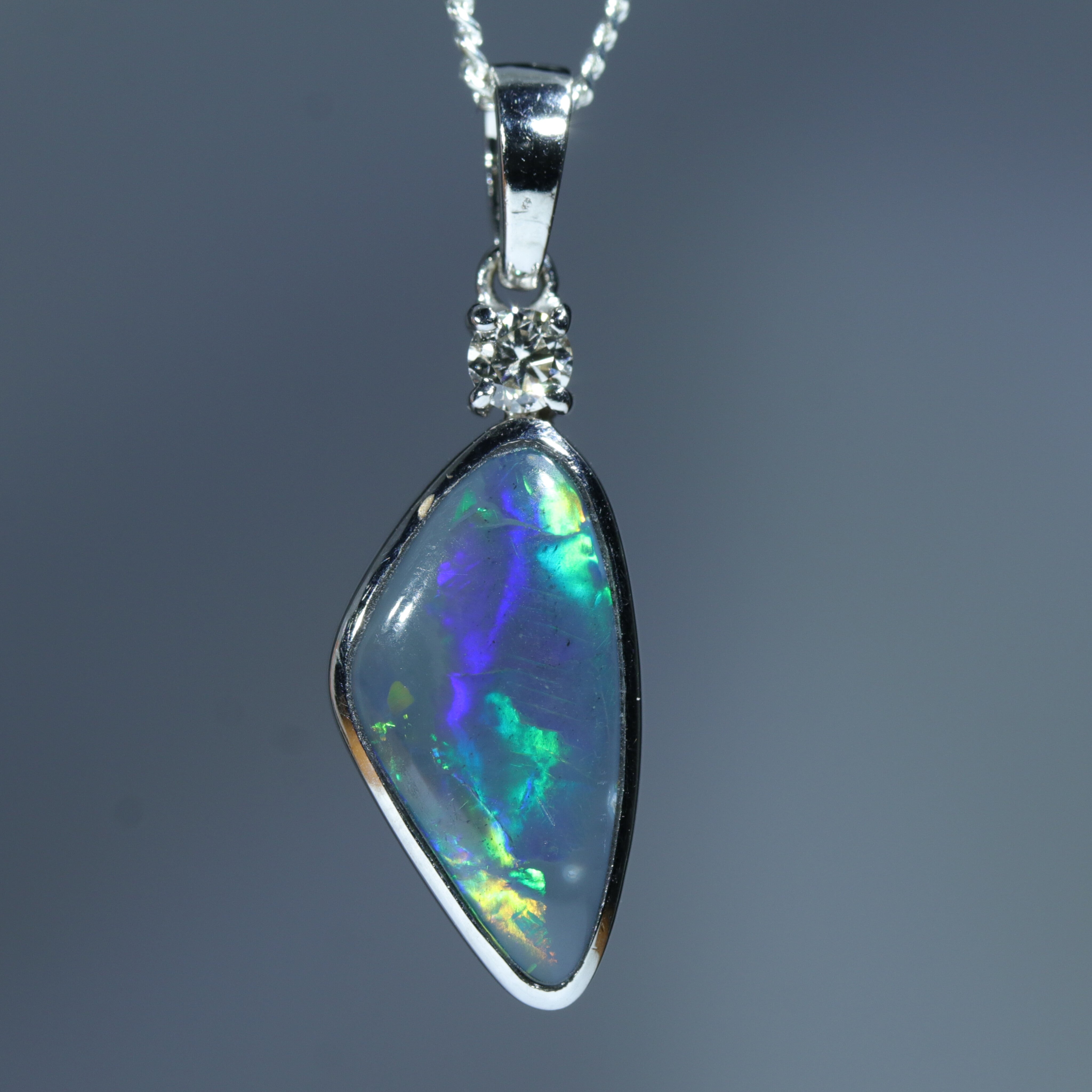 Beautiful Lightning Ridge Australian Black Opal online Pendant